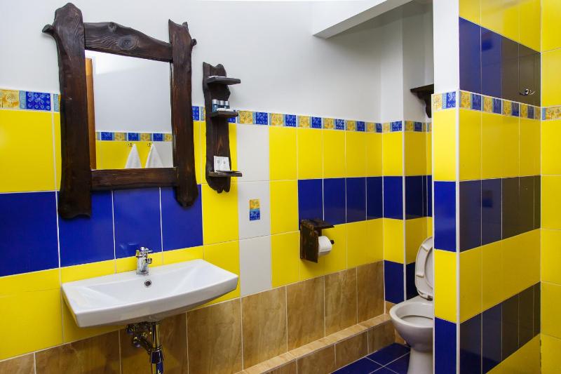 Basic Single Room with Shared Bathroom image 2
