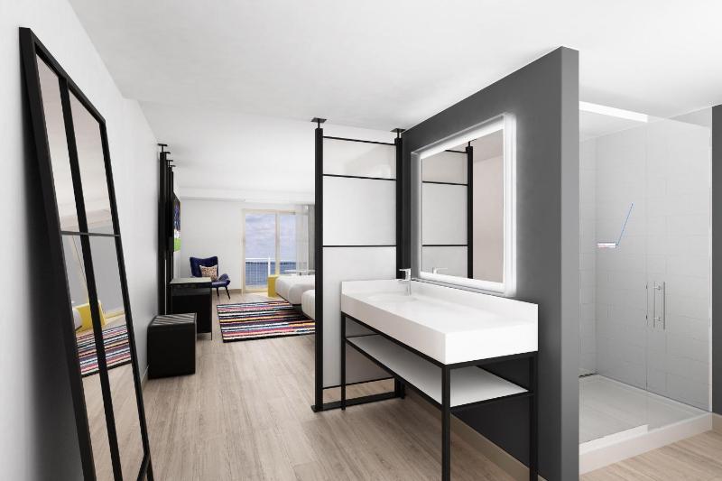 Guest room, 2 Queen, Sofa bed, Waterfront image 3