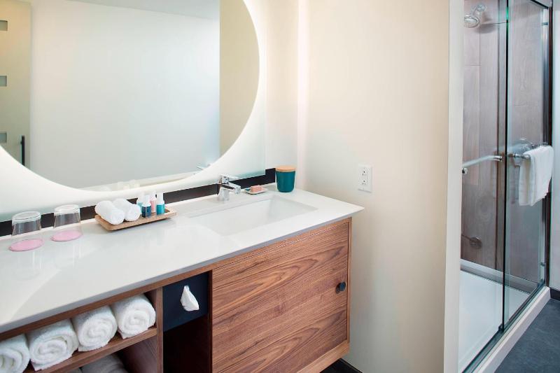 Junior Suite, 1 King Bed, Twin Day Bed, Double Balcony image 2