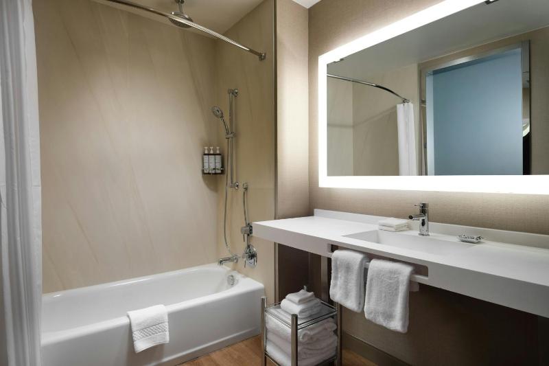 Double Queen Room image 2