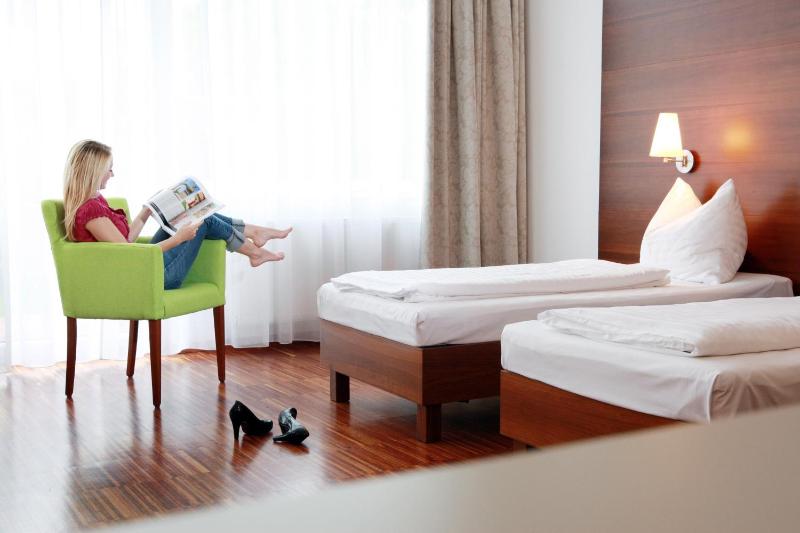 Deluxe Double or Twin Room image 3