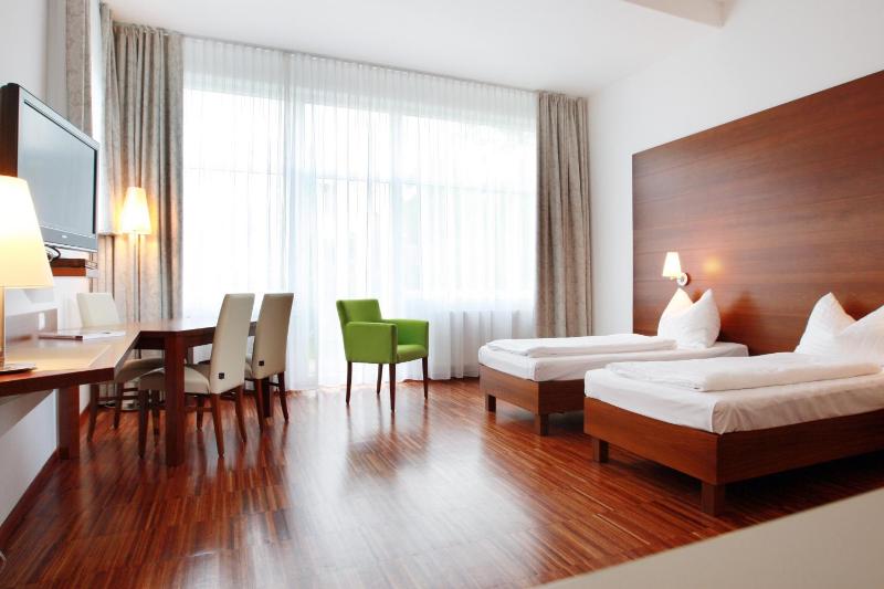 Deluxe Double or Twin Room image 1