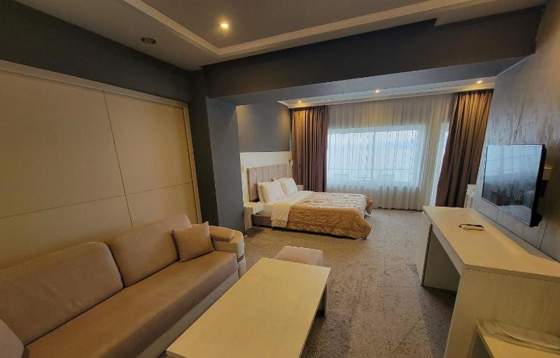 Suite with Lake View image 1