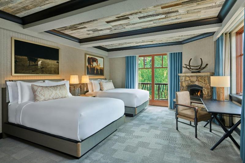 Guest room, 2 Queen, Mountain view image 2