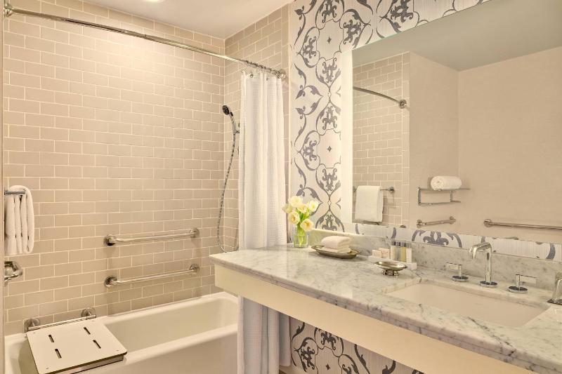 Author’s King, Guest room, 1 King, High Floor image 2