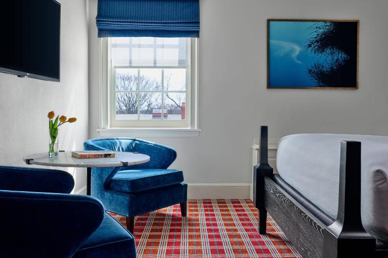 Author's Queen, Guest room, 1 Queen, High floor  image 3