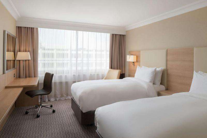 Standard Twin Room image 3