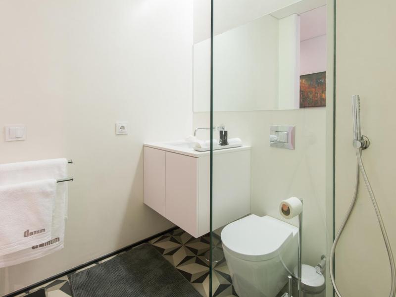 One-Bedroom Apartment image 4