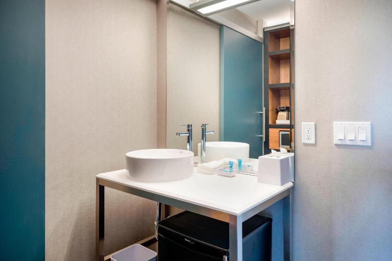 Aloft, Guest room, 2 Queen image 2