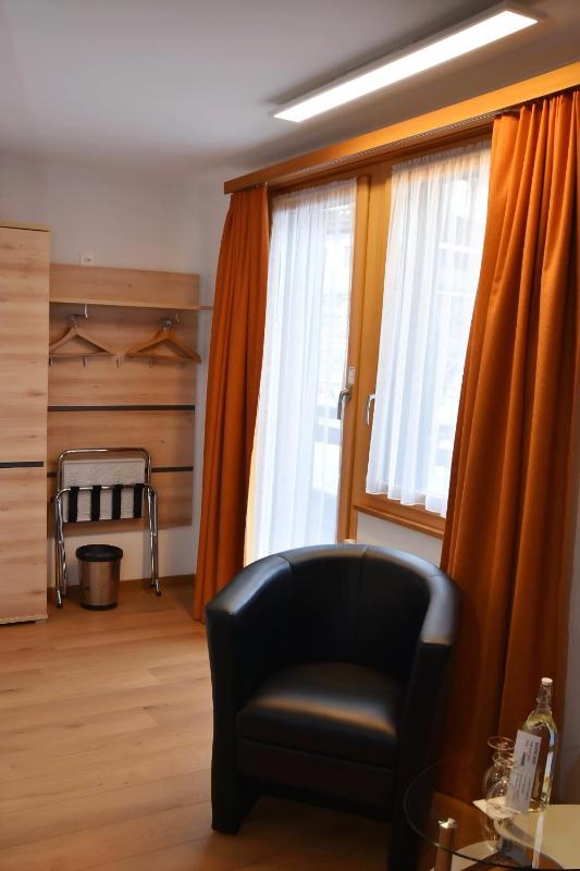 Economy Double Room Jäger image 1