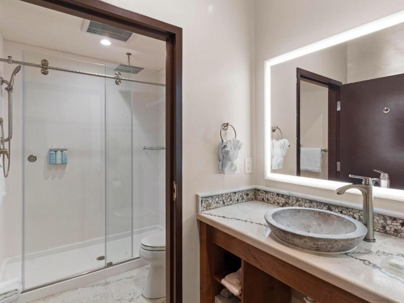 Deluxe Double Room image 2