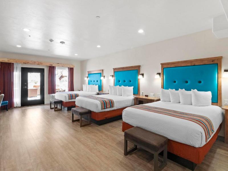 Deluxe Triple Room image 3