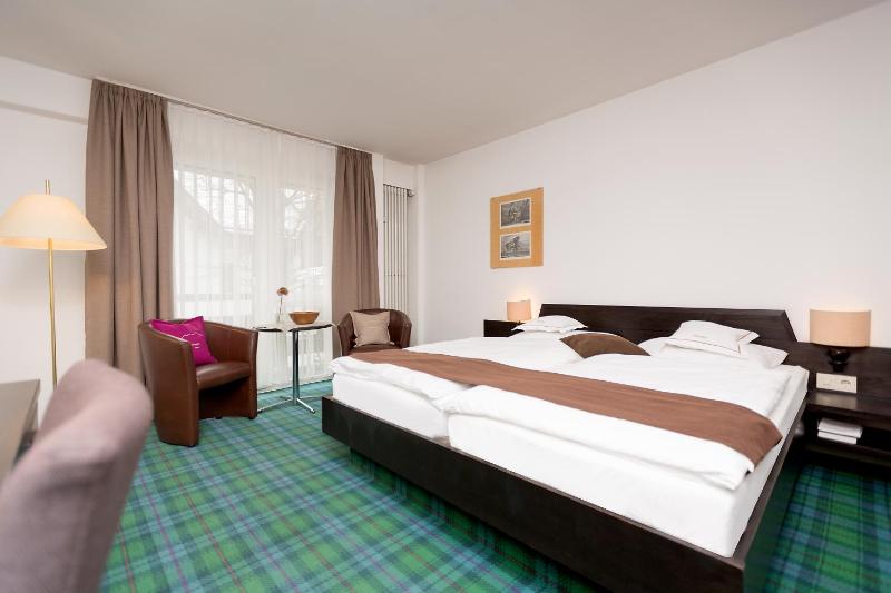 Standard Double Room image 4
