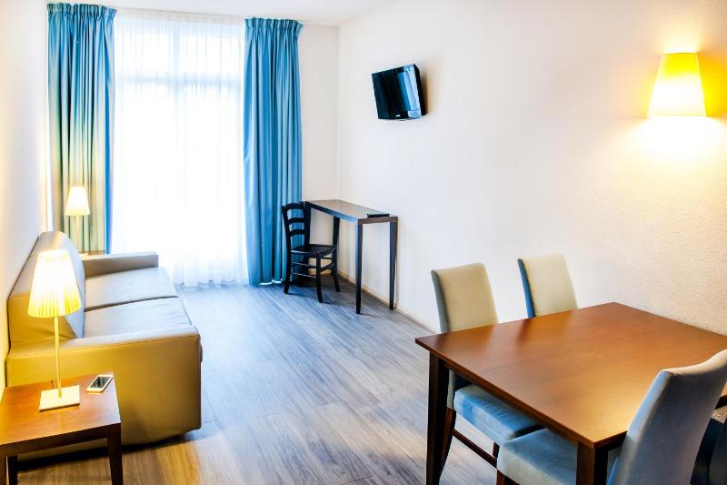 Quadruple Room image 4