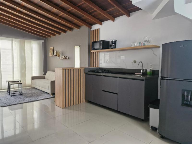 302 Apartamento Completo en Medellín - image 1
