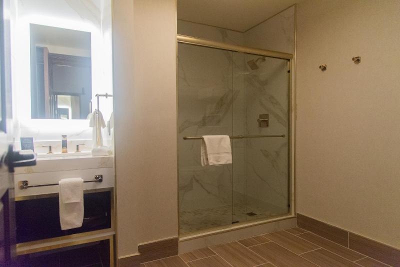 Deluxe Queen Room with Two Queen Beds image 2