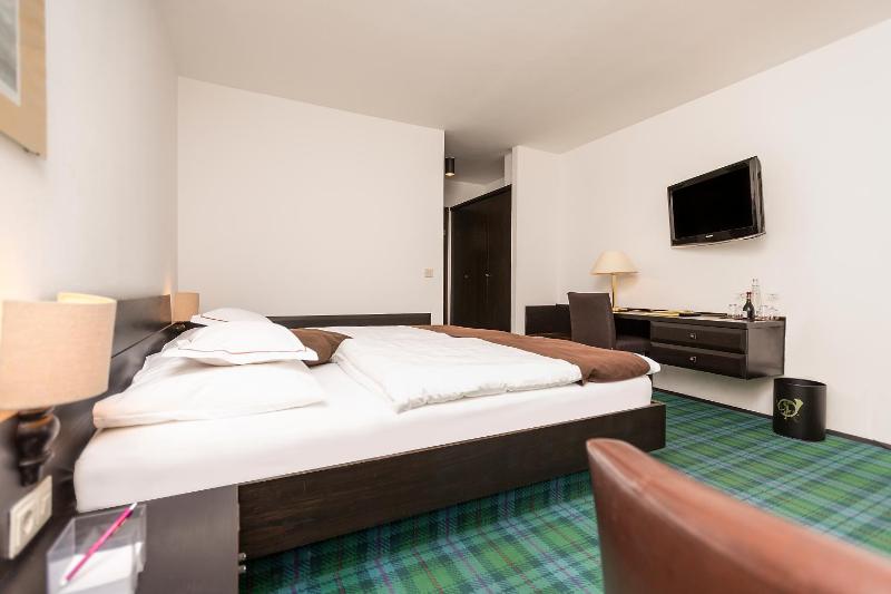Standard Double Room image 2