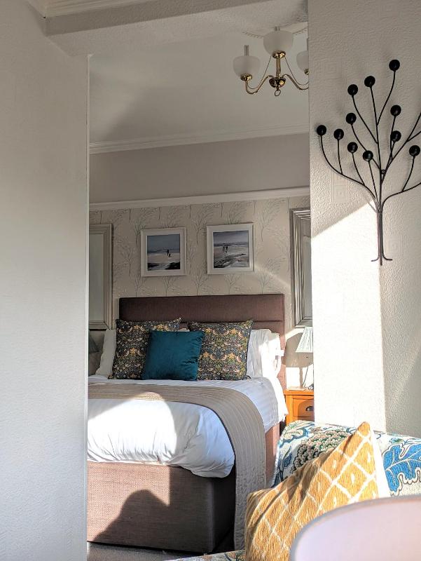 First-Floor Double Suite image 4