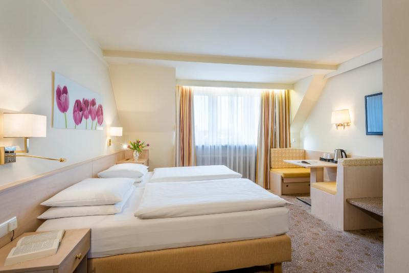 Superior Double Room image 4