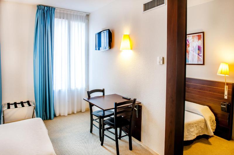 Double or Twin Room image 2