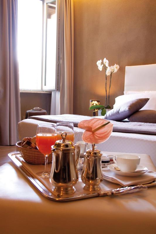 Double or Twin Room with Garden View image 2