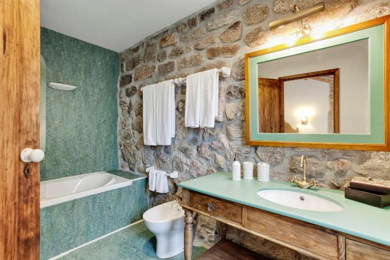 Double Room image 3
