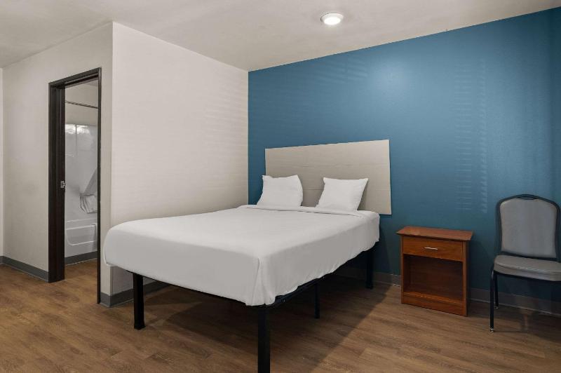 Queen Room image 4