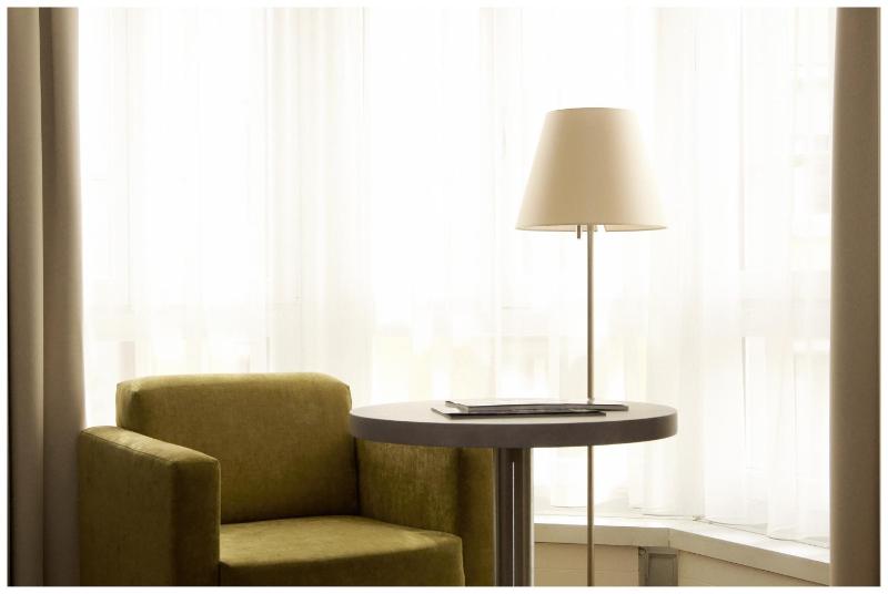 Superior King Room image 3