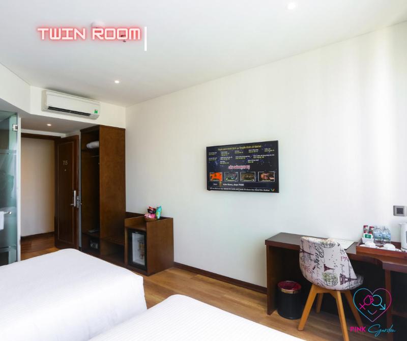 Pink Garden Hotel - image 9