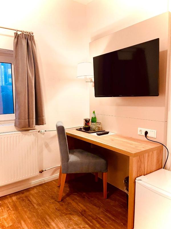 Standard Single Room image 3