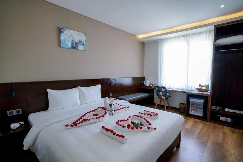 Pink Garden Hotel - image 15