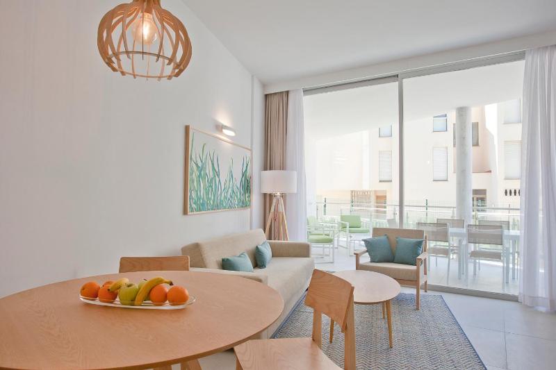 One-Bedroom Apartment (2 Adults + 1 Child) image 1
