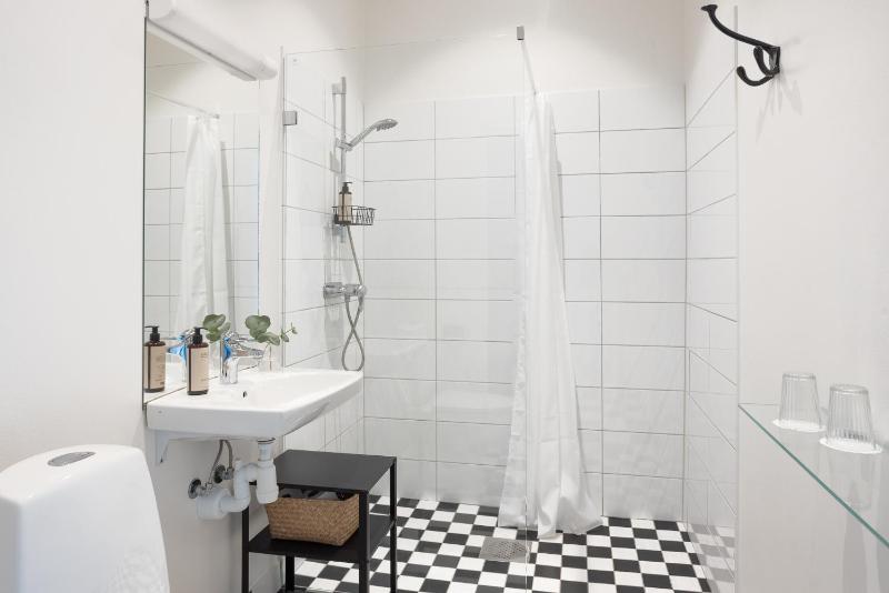 Deluxe Double Room Private Bathroom image 2