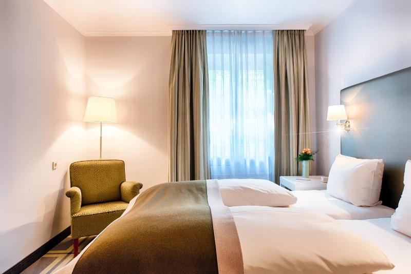 Superior King Room image 2