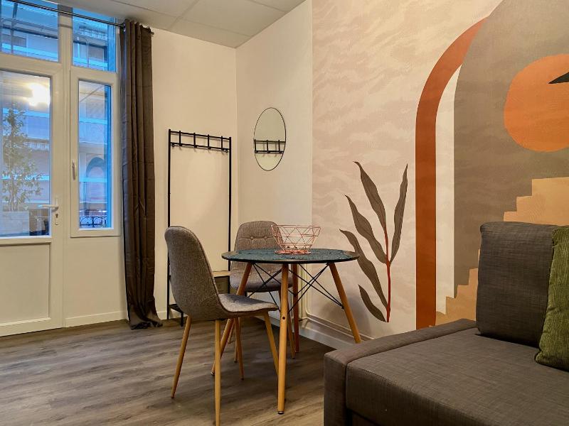 One-Bedroom Apartment image 4