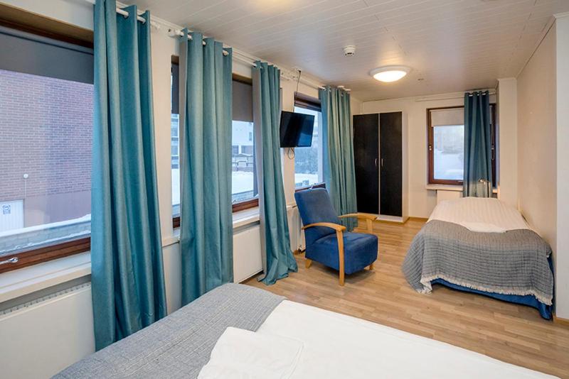 Twin Room with Private Bathroom image 1
