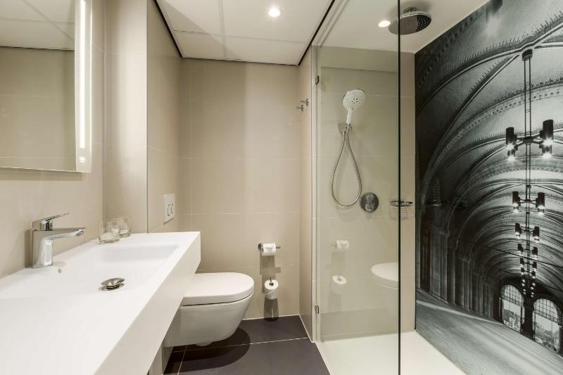 Superior Double or Twin Room image 4