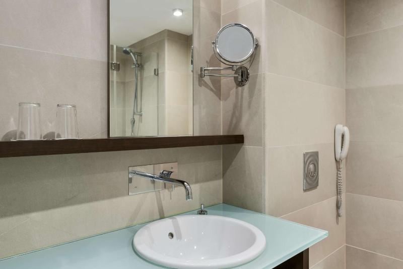 Standard Triple Room image 4