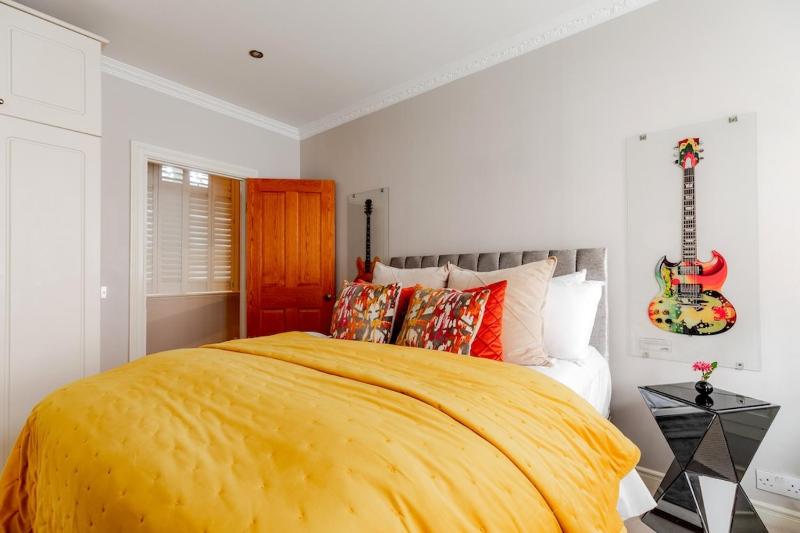 Apartment with City View image 1