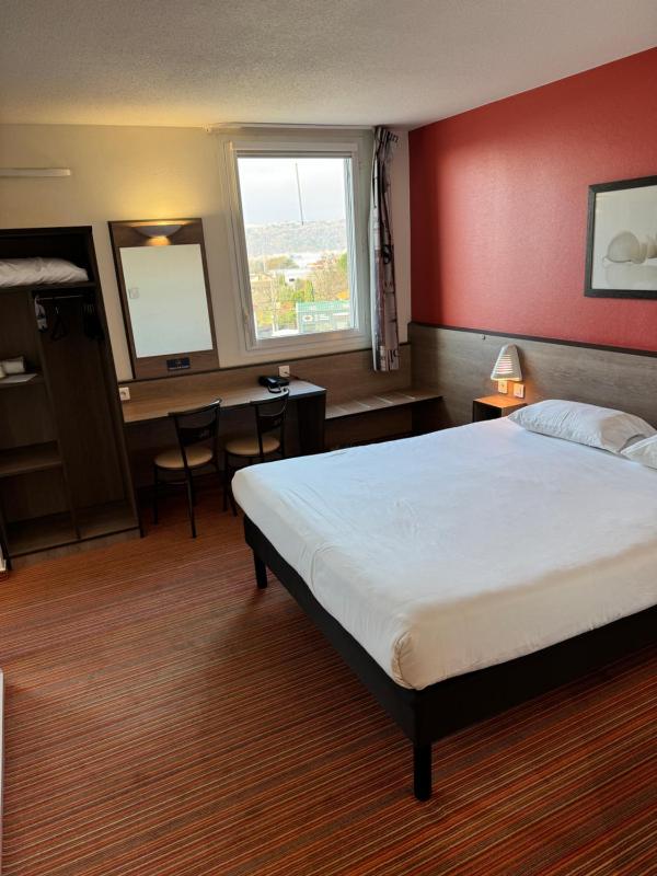 Standard Double Room image 4