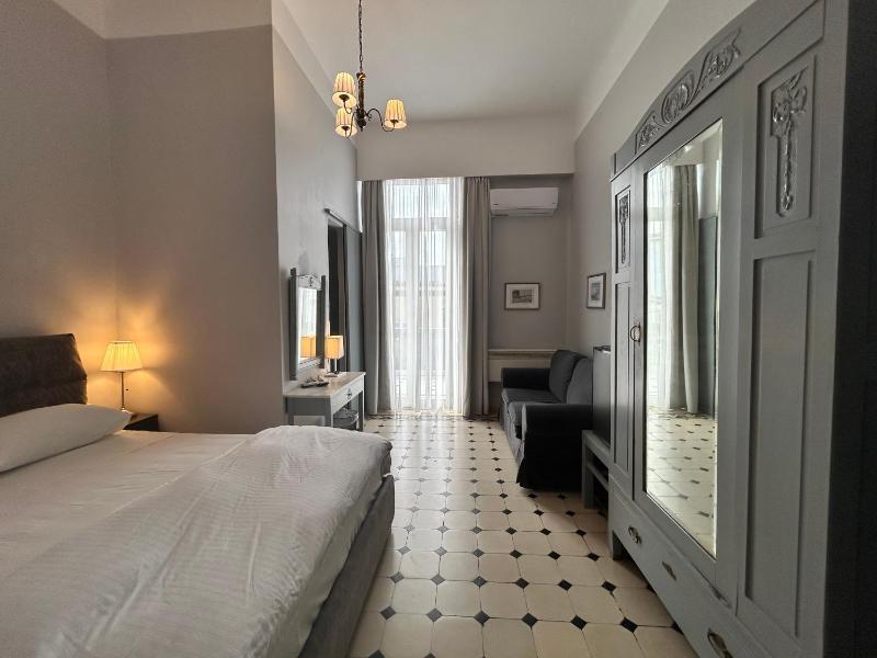 Deluxe Double Room with Side Sea View image 1
