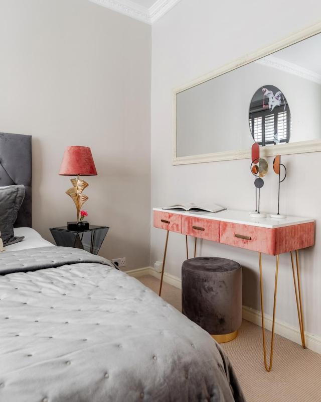 Apartment with City View image 2