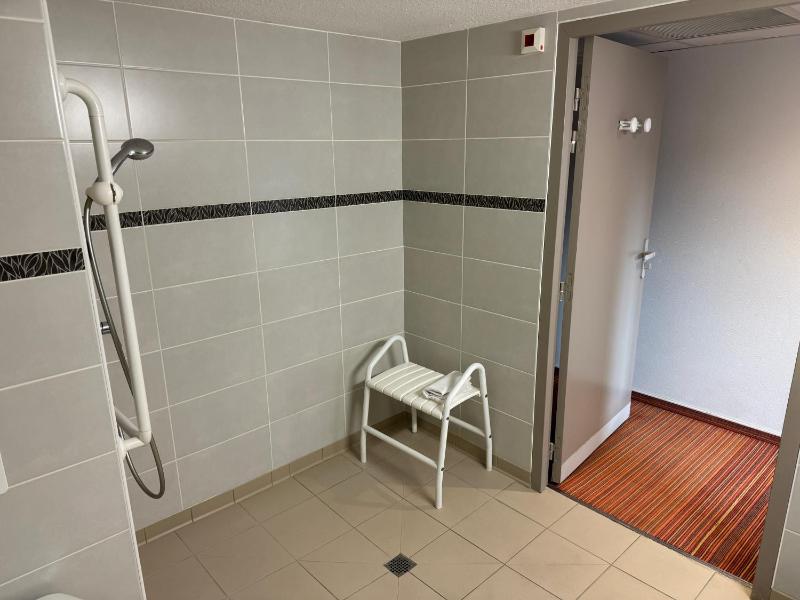 Standard Double Room - Disability Access image 2