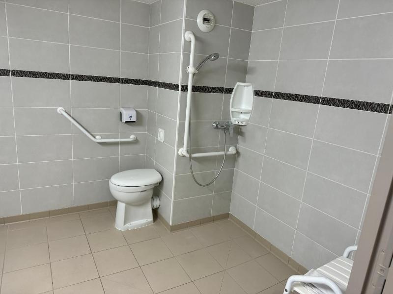 Standard Double Room - Disability Access image 3