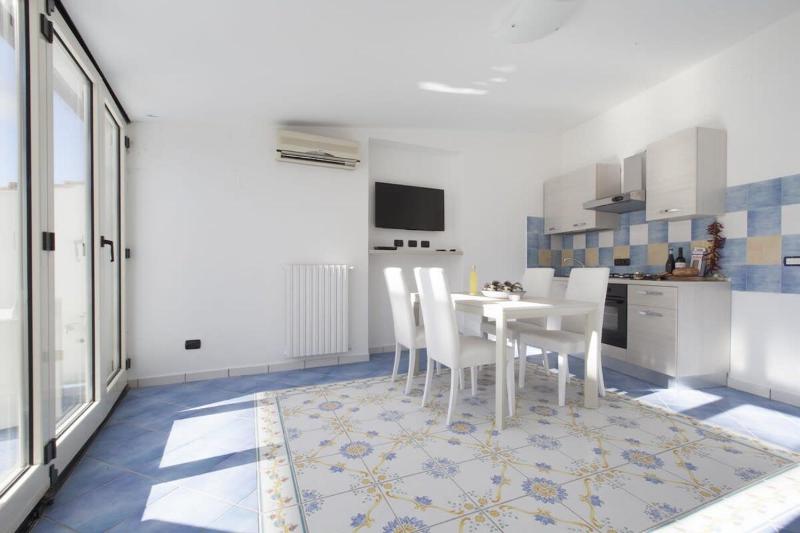 Tetto Bianco Bright Apartment with Private Terrace in Marina della Lobra by Feeling Italy - image 5