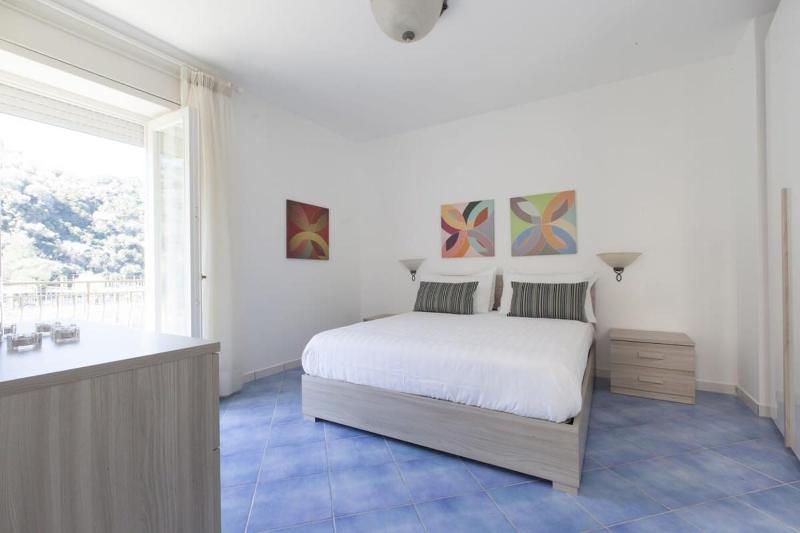 Tetto Bianco Bright Apartment with Private Terrace in Marina della Lobra by Feeling Italy - image 4