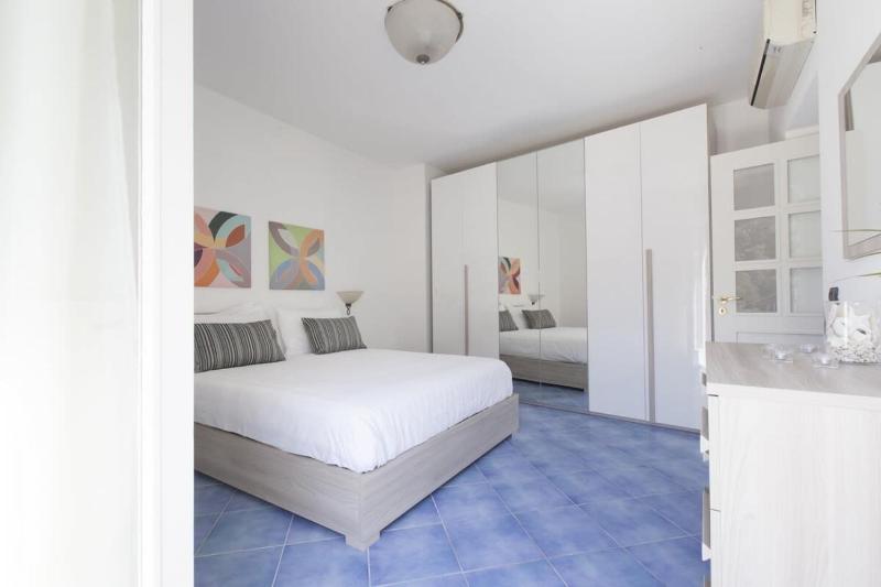 Tetto Bianco Bright Apartment with Private Terrace in Marina della Lobra by Feeling Italy - image 10