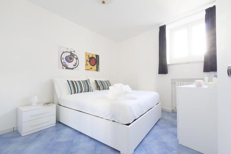 Tetto Bianco Bright Apartment with Private Terrace in Marina della Lobra by Feeling Italy - image 2