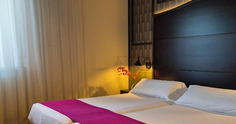 Superior Double or Twin Room with Hot Tub image 2
