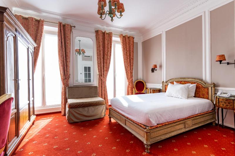 Superior Double Room With Balcony and Arc de Triomphe View image 4
